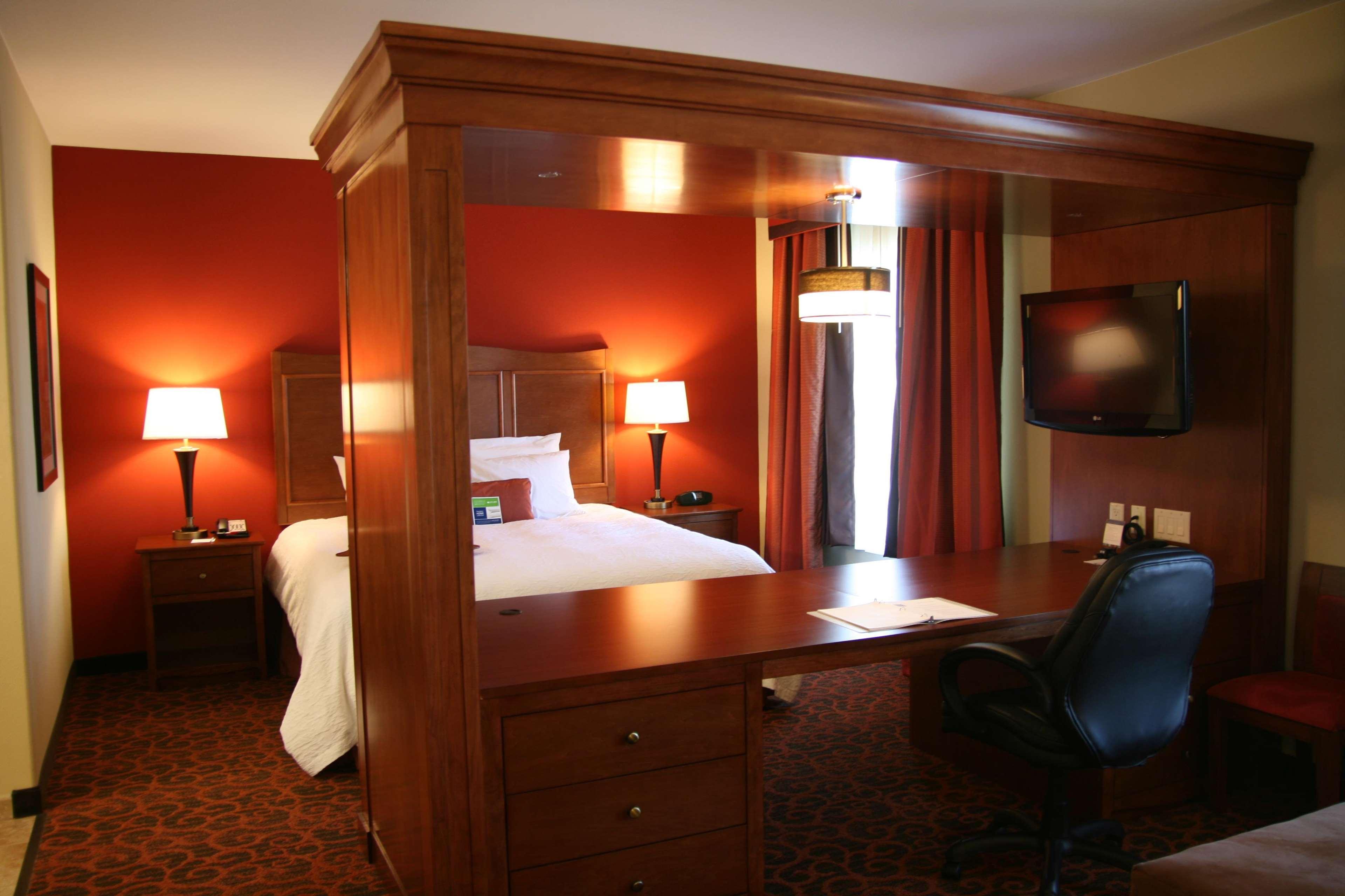 ホテル ハンプトン イン&スイーツ ブレナム 部屋 写真